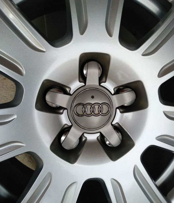 16/5/112-АУДИ-А 1,Q 3 перфектни