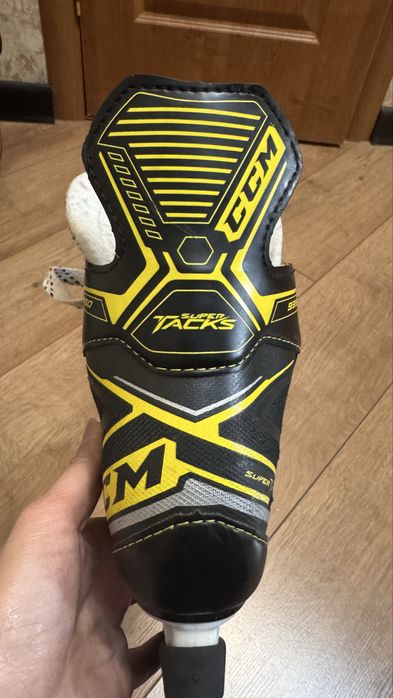 Коньки CCM TACKS 9350