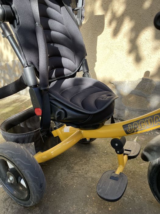 Триколка със сенник и въртяща се седалка