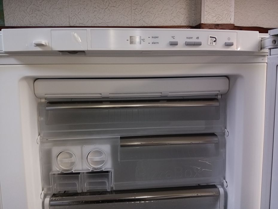 XXL огромен вертикален фризер Сименс Siemens  с две години гаранция!