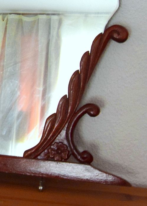 Oglinda model francez. Piesa decor cu stil si eleganta pentru servanta