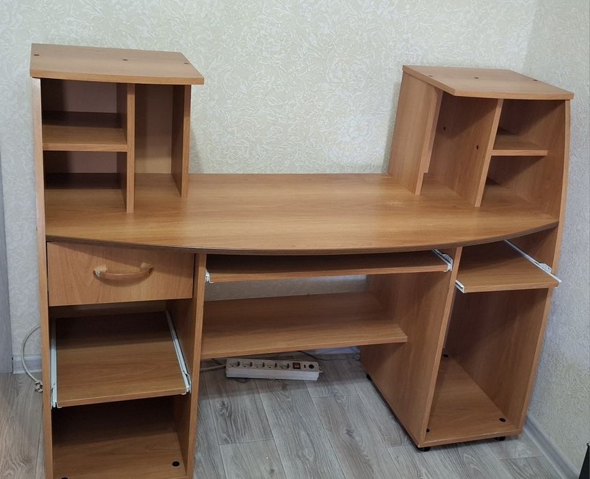 Стол компьютерный письменный