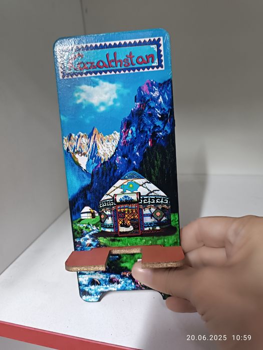 Подарочная подставка Казахстан для телефона.