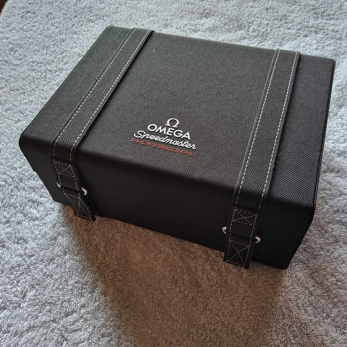 Часовник Omega Speedmaster