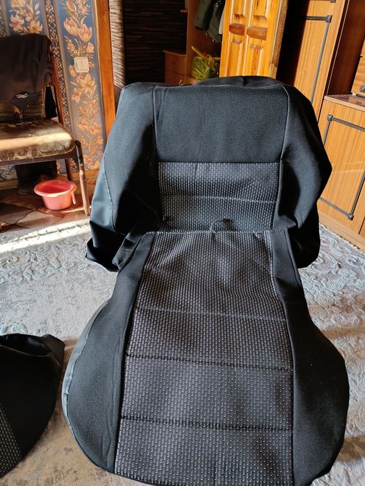 Продам чехлы на Рено Дастер.