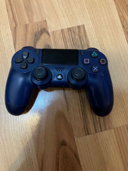 Плейстейшън 4 слим с 2 контролера и 9 игри