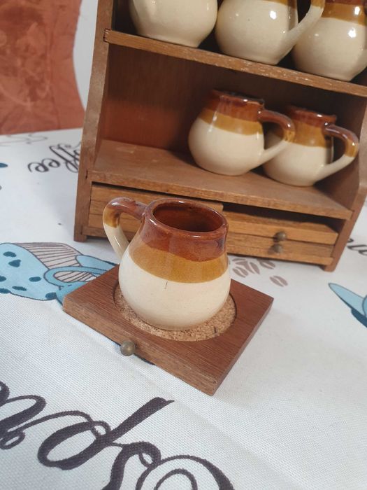 Decoratie stand cu pahare micute pentru shoturi