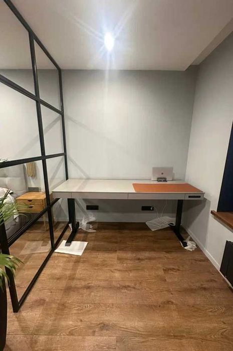 Стол с регулировкой высоты/Бalandligi sozlanadigan stol