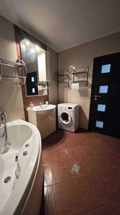 Proprietar, ofer spre inchiriere apartament cu 2 camere, plus terasa tip rooftop