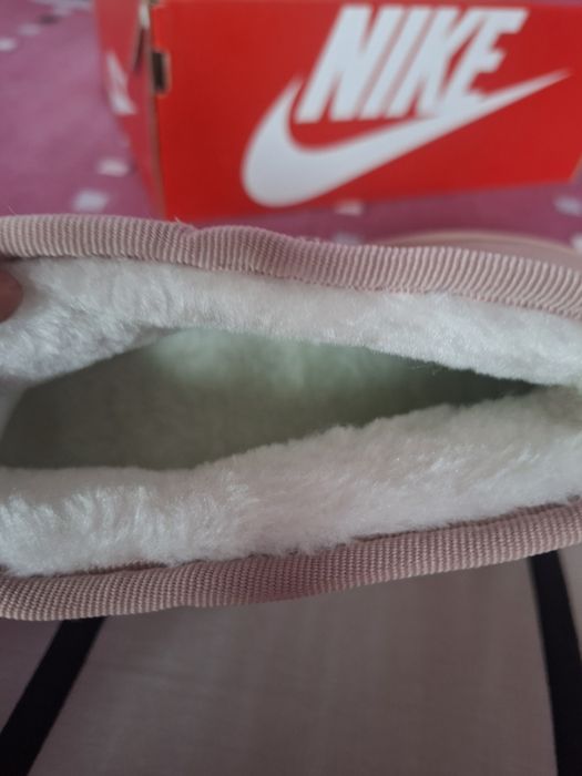 Vând Ghete Damă UGG  Italia Mărimea 37 Noi
