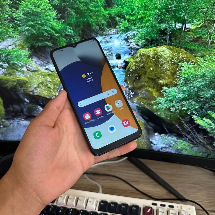 Samsung Galaxy A03 srochni sotiladi