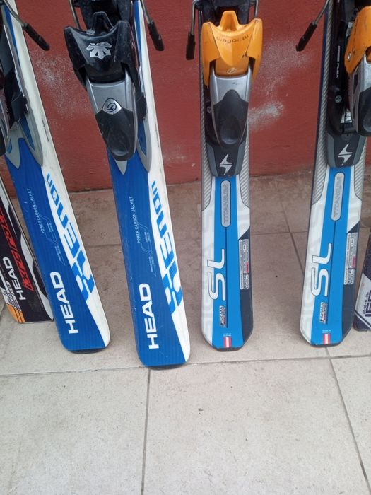 vând   schiurii diferite mărimi