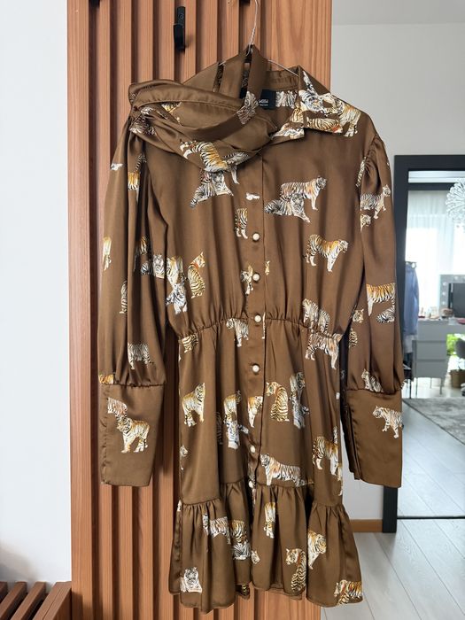 Rochie de varǎ cu cordon si esarfa pentru cap