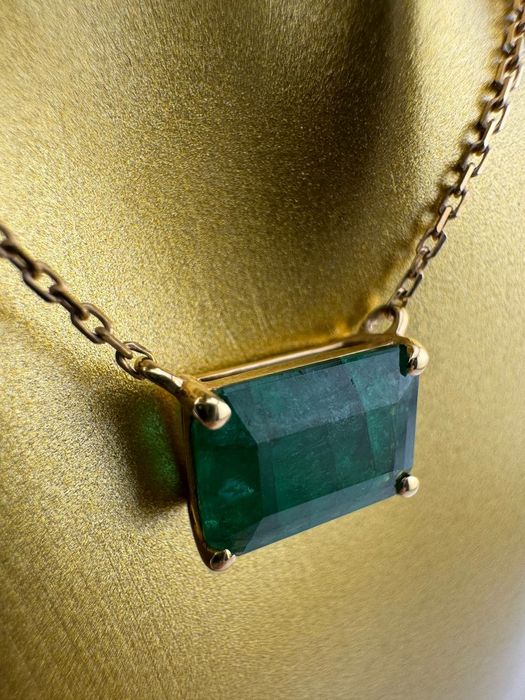 Продам цепь с кулоном Изумруд