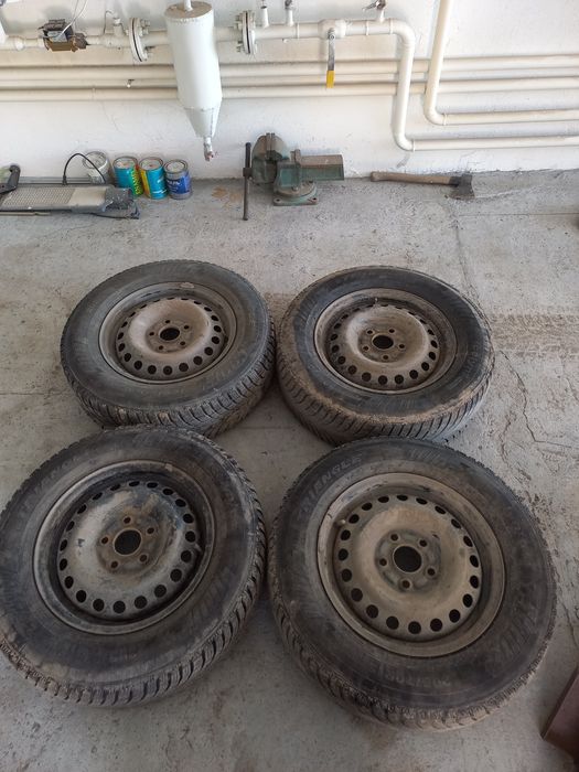 Продам Резину на Дисках 205/ 70 R15
