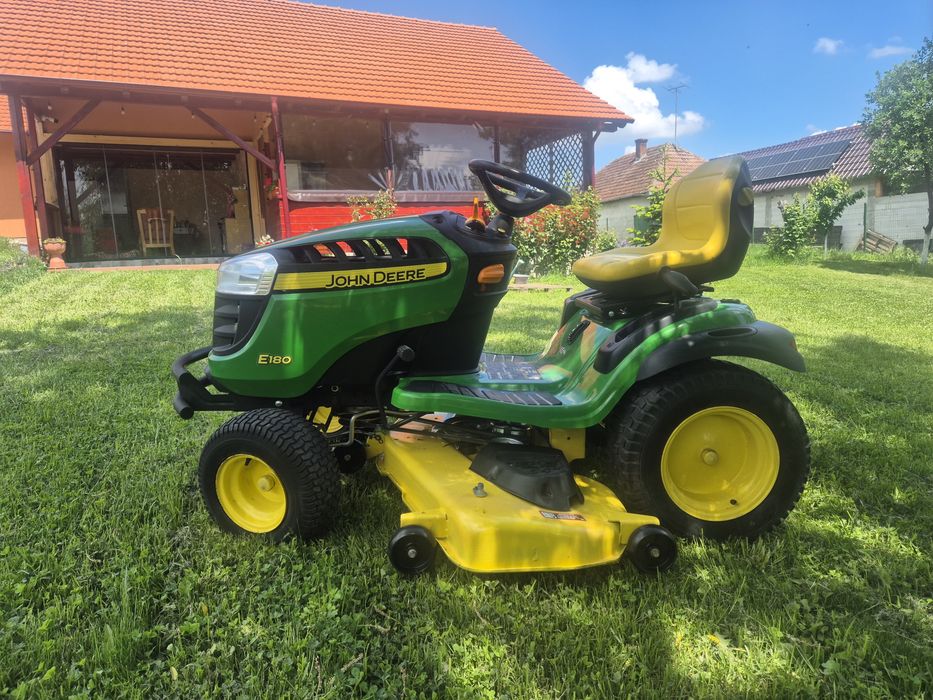 John Deere E180 25 CP Import USA Tractoras Gazon