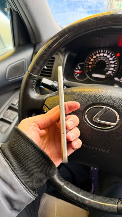 Продам  Samsung A3  3/32 NFC