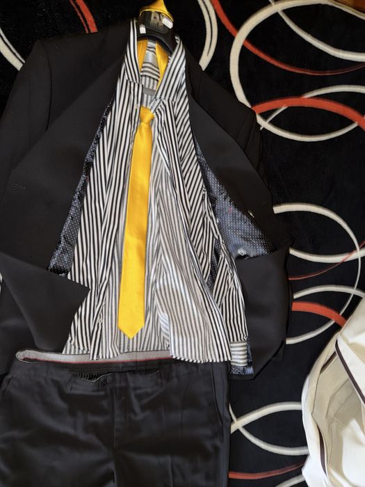 Vand costum elegant barbati
