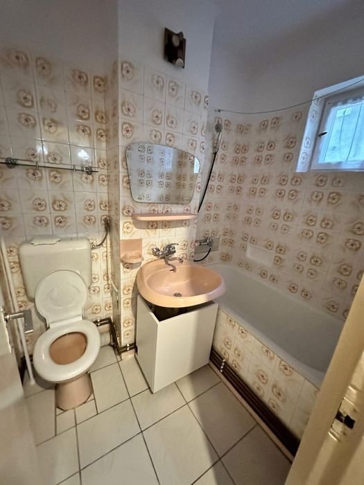 Ofer spre vanzare Apartament 3 Camere + Hol   in zona centrala Et. 2