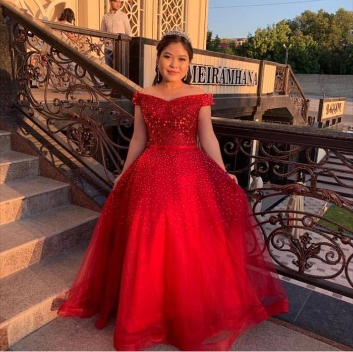 Бальное пышное платье