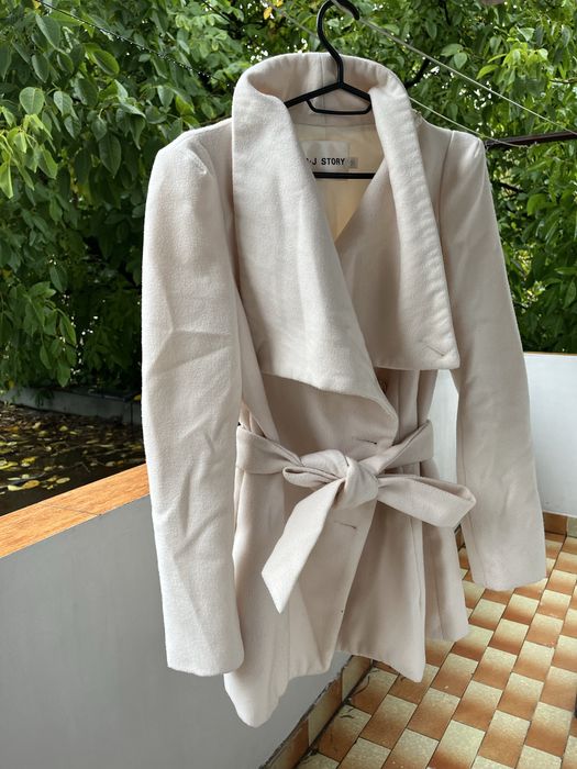 Елегантно дамско късо палтенце