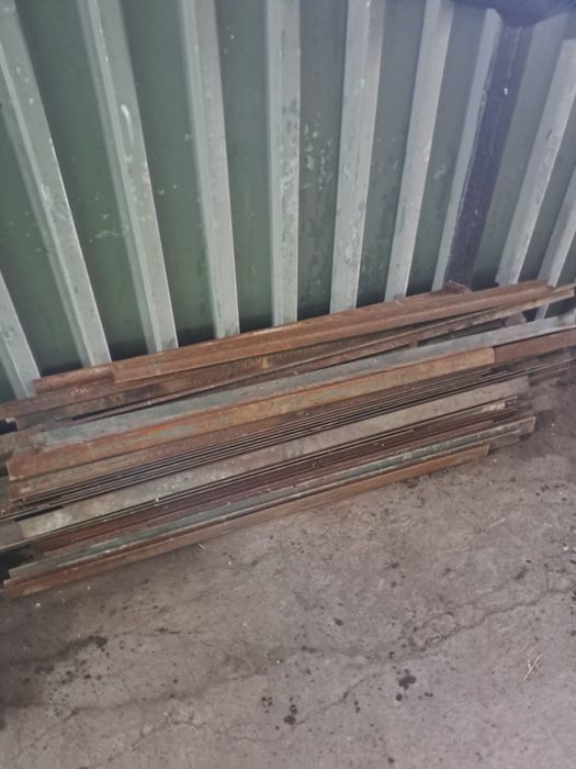 Угольники металл.