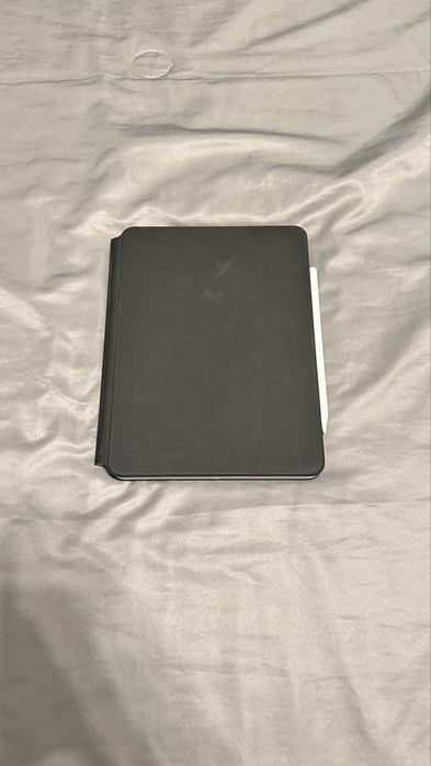Apple Magic Keyboard pentru iPad Pro 11” – Cutie originală, stare impecabilă