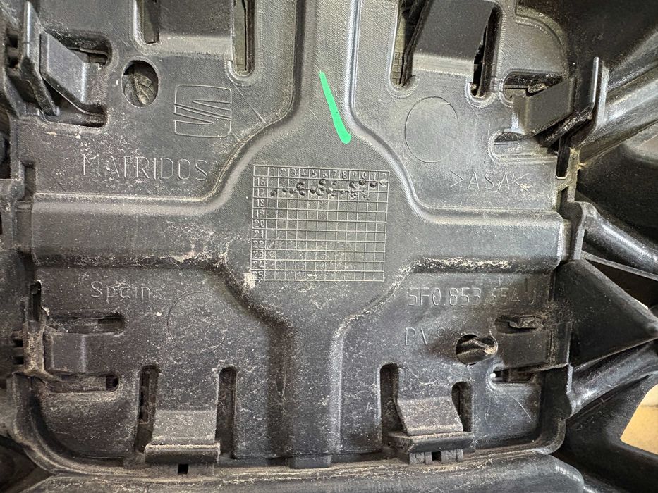 Grila radiator Seat Leon FR facelift dupa 2016 cod 5F0853654J