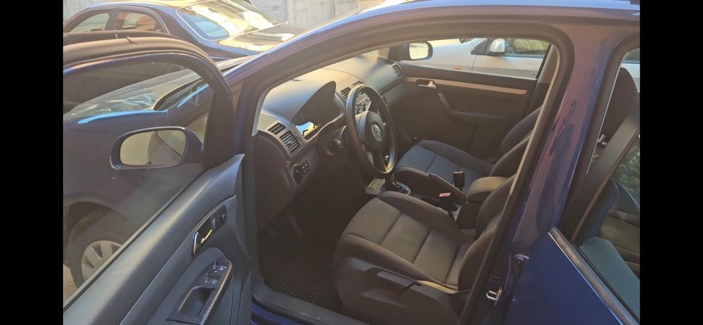 Vw touran 7 locuri 1.6 fsi 115 cp stare foarte buna ingrijita accept orice test 260 mii km