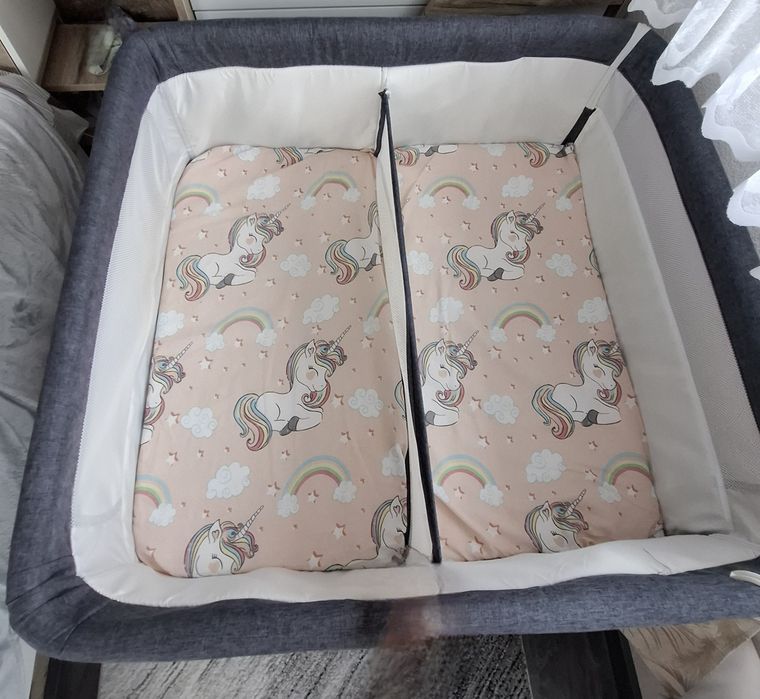 Twin next to me  - кошара за близнаци