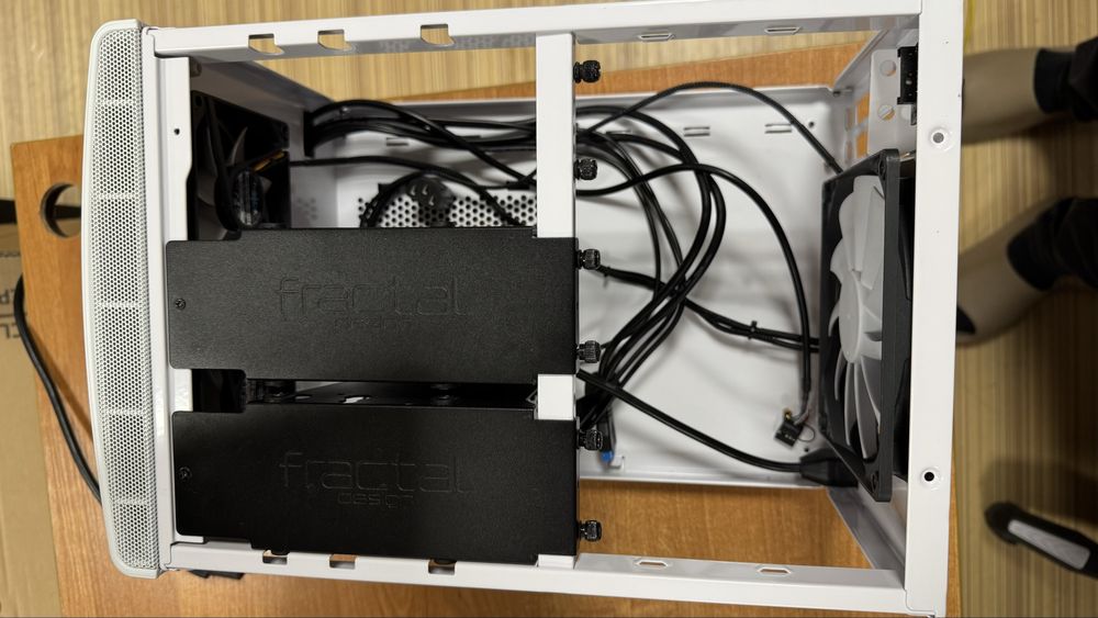 Корпус mini-ITX Fractal Design Node 304 (Черный) — Премиум компакт