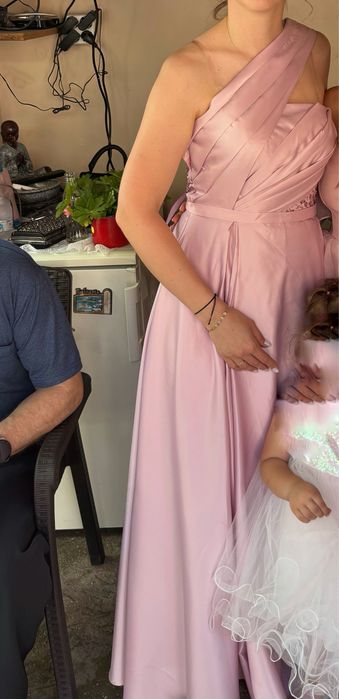 Официална сатенена рокля