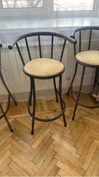 Продам Барные стулья и стол