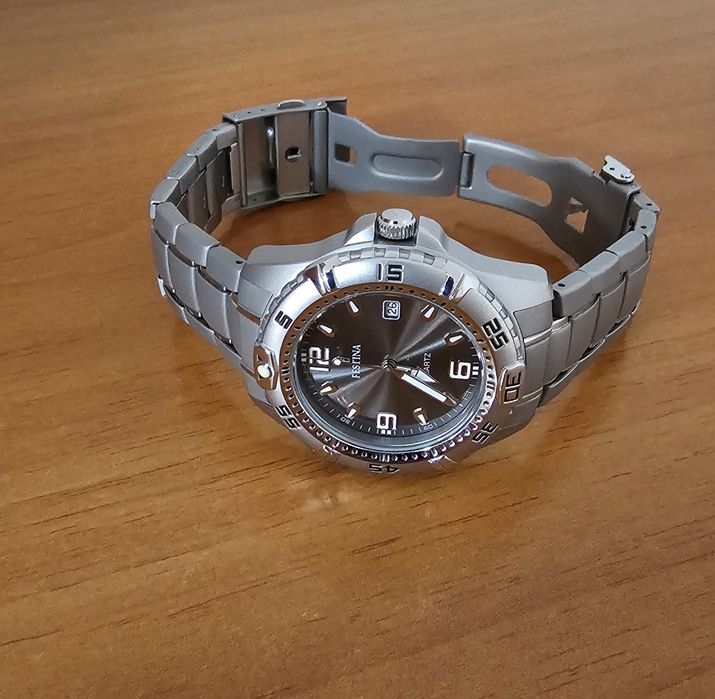 Vând ceas Festina (unisex) cu data