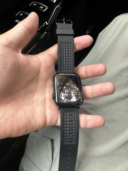 Apple watch SE.