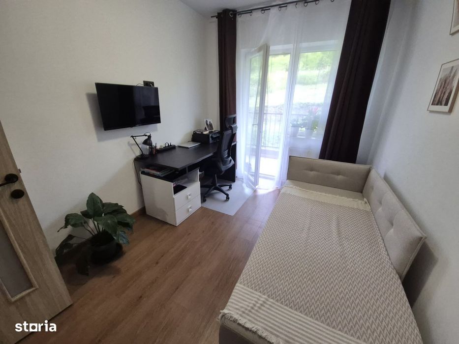 Apartament 3 camere, 62mp, 2 garaje, balcon 12mp, zona Sesul de Sus
