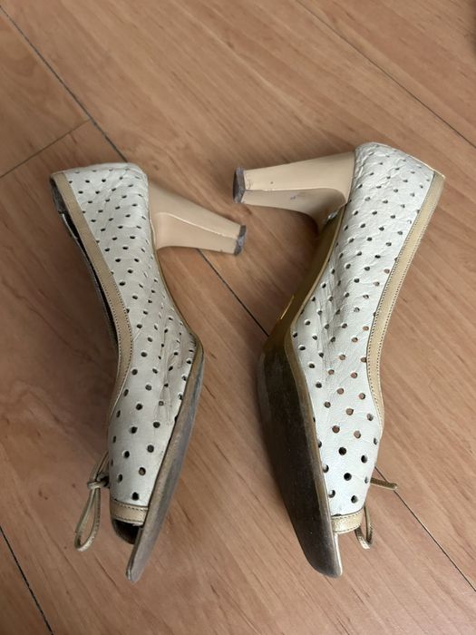 Дамски кожени сандали в бежово и бяло 38 номер