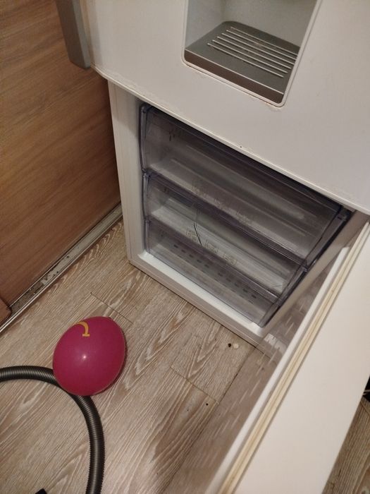 Vând urgent frigider Beko  perfect funcțional