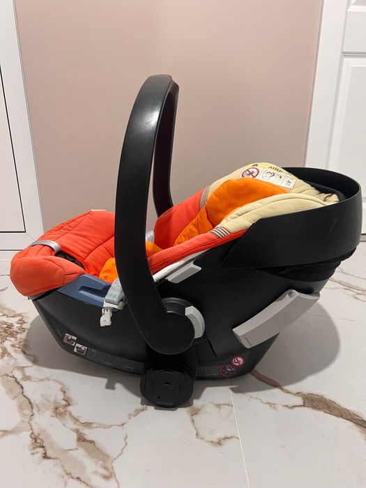 Cybex Aton 4 - детско столче с адаптери