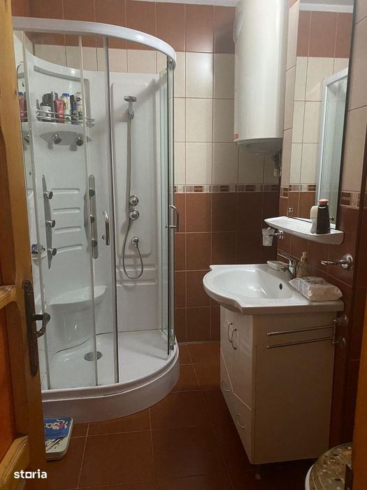 Ideal pentru investitie! Apartament 3 camere, 2 bai, zona Straja