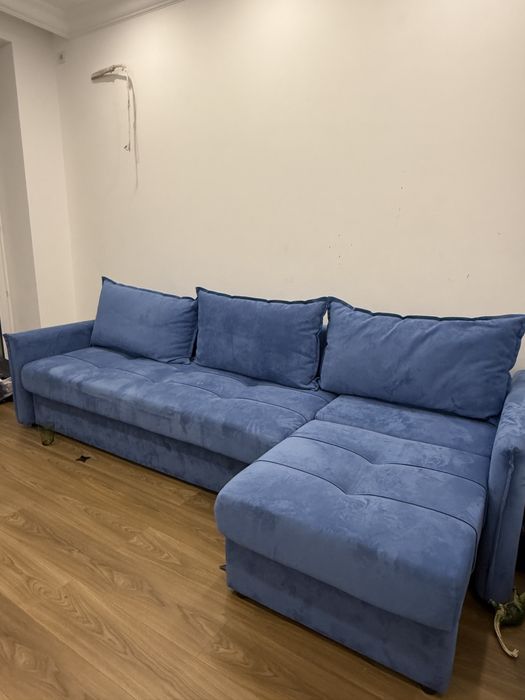 Диван угловой продаю