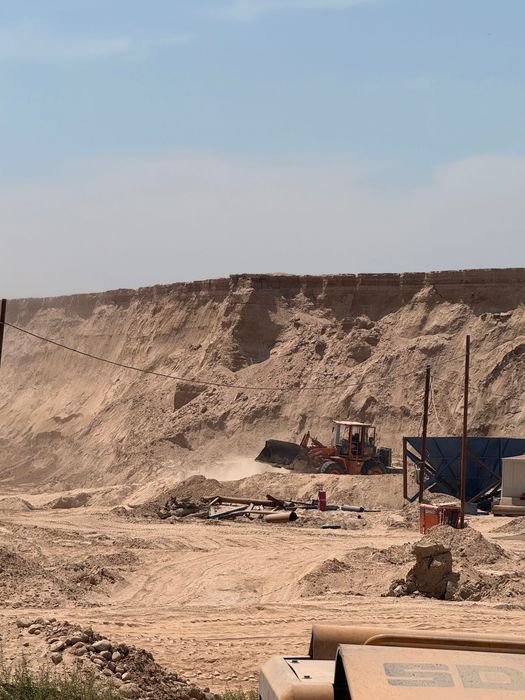 Кварцевый песок. При заказе большого обьема скидка имеется.