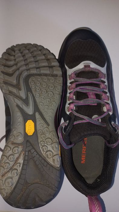 Женские беговые кроссовки