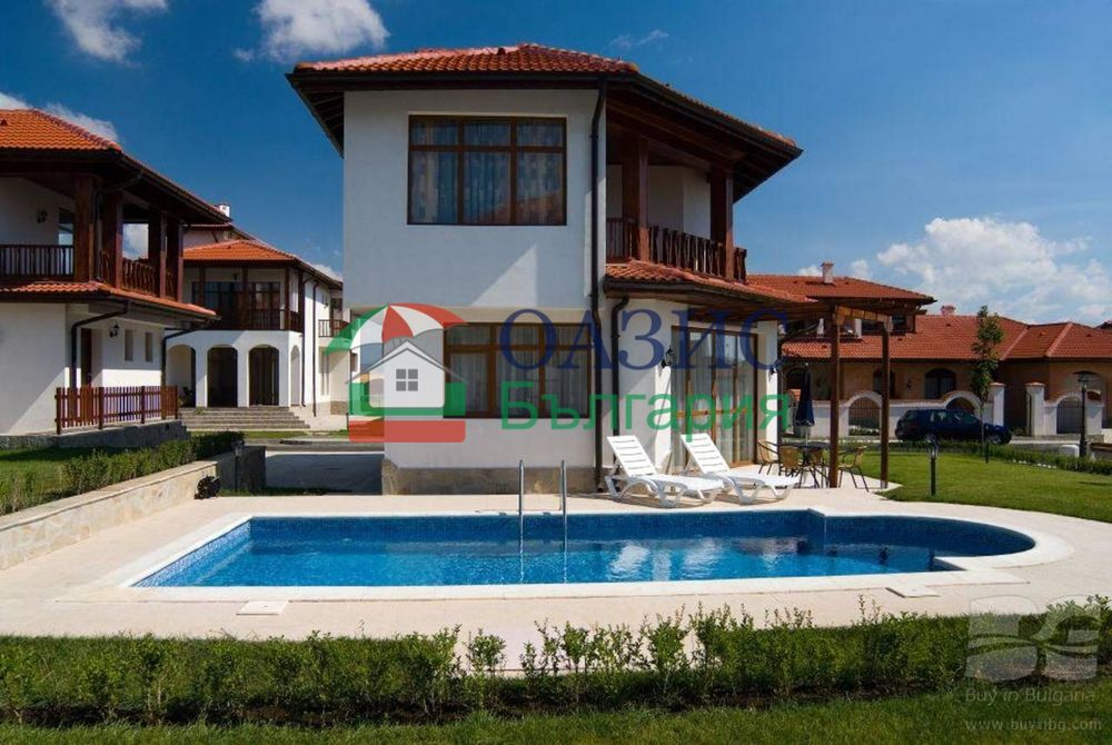 Къща с 2 спални в комплекс Флорал Медоус, 146 кв.м. + 424 кв.м. двор,