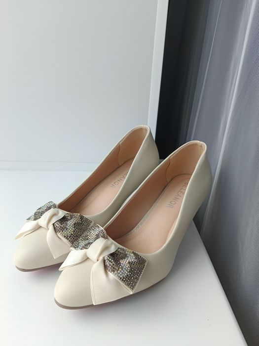 Продам женские, элегантные туфли