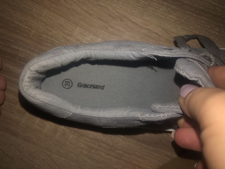 Tenisi noi marimea 39