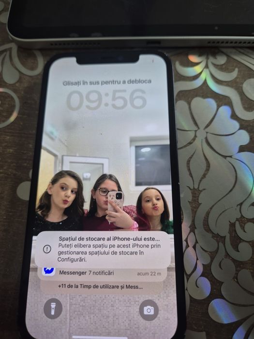 Vand 2 telefoane si o tableta