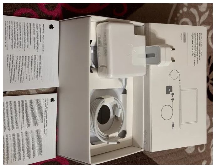 - от MacBook 45W - зарядка, блок питания, щнур для макбука.