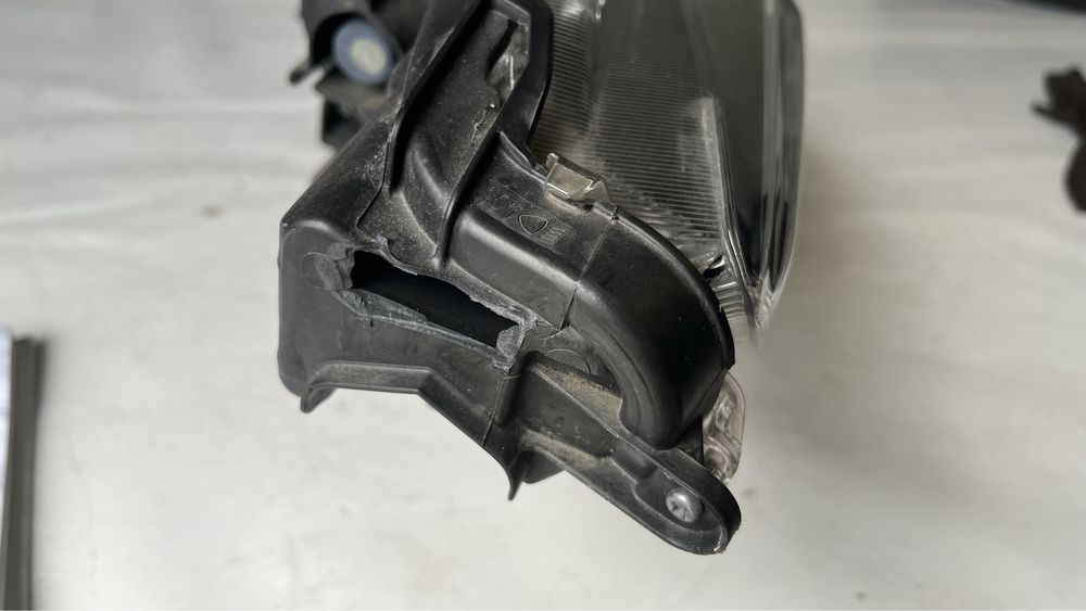 Ляв и десен фар Toyota Yaris 2020- Full led