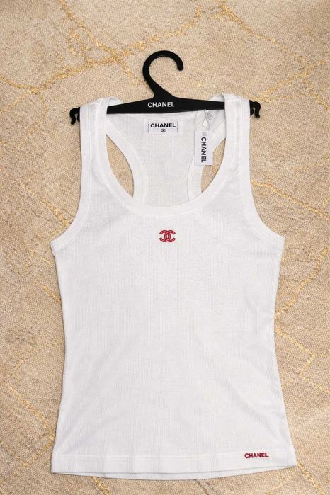 бял топ на шанел рипсен потник chanel с червено лятна блука горница